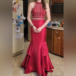 Size 6 prom dress. Not stretchy. 2 piece. Zip up bottom. Button up top.